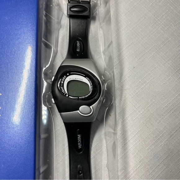New AVON Men’s Sports Watch. Black and Silver Digital watch. Box included - Picture 3 of 4